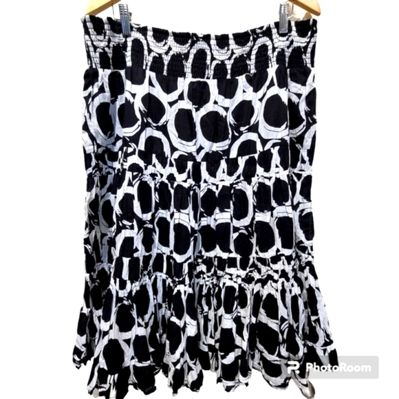 Grace Elements Dresses & Skirts - NWT Large GRACE ELEMENTS Artsy Black White Crinkled Gauze Smocked Ruffled Skirt